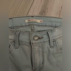 Levi’s 710 Super Skinny Jeans